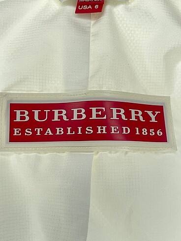 36 Beden beyaz Renk Burberry Yağmurluk %70 İndirimli.