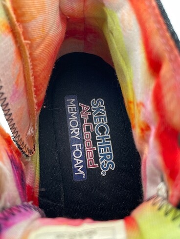 37 Beden çeşitli Renk Skechers Spor Ayakkabı %70 İndirimli.