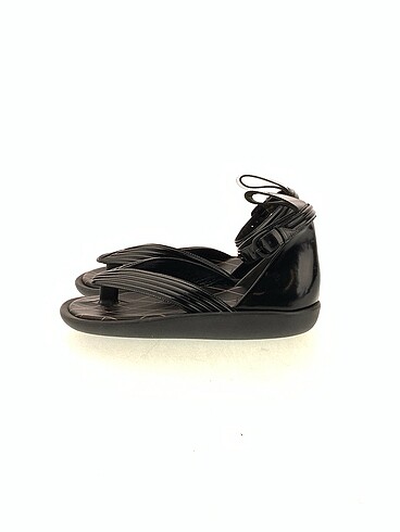 Louis Vuitton Sandalet %70 İndirimli.