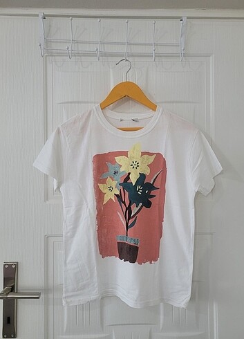 Beyaz desenli tshirt