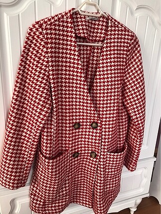zara model kırmızı kazayagı desenli ceket