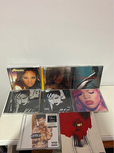 Rihanna cdler
