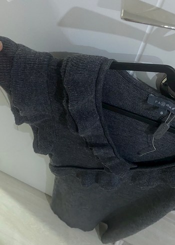 Gri V Yaka Fırfırlı Triko Elbise - Görsel 5