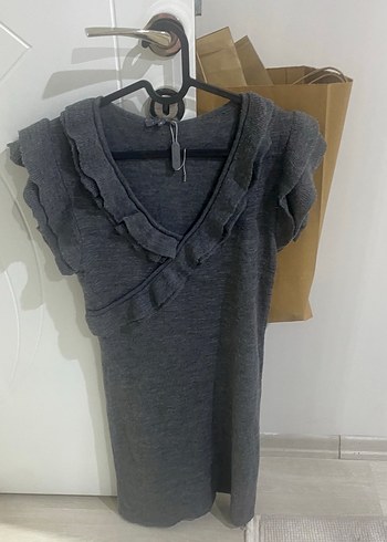 Gri V Yaka Fırfırlı Triko Elbise - Görsel 3