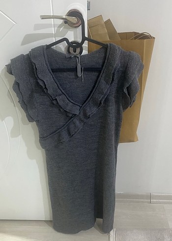 Gri V Yaka Fırfırlı Triko Elbise - Görsel 2