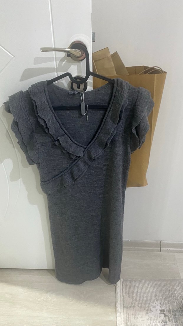 Gri V Yaka Fırfırlı Triko Elbise - Görsel 3