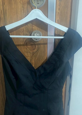 Siyah V Yaka Drapeli Midi Elbise - Görsel 4