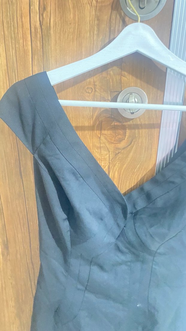 Siyah V Yaka Drapeli Midi Elbise - Görsel 5