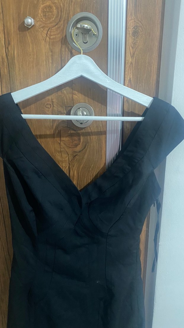 Siyah V Yaka Drapeli Midi Elbise - Görsel 4