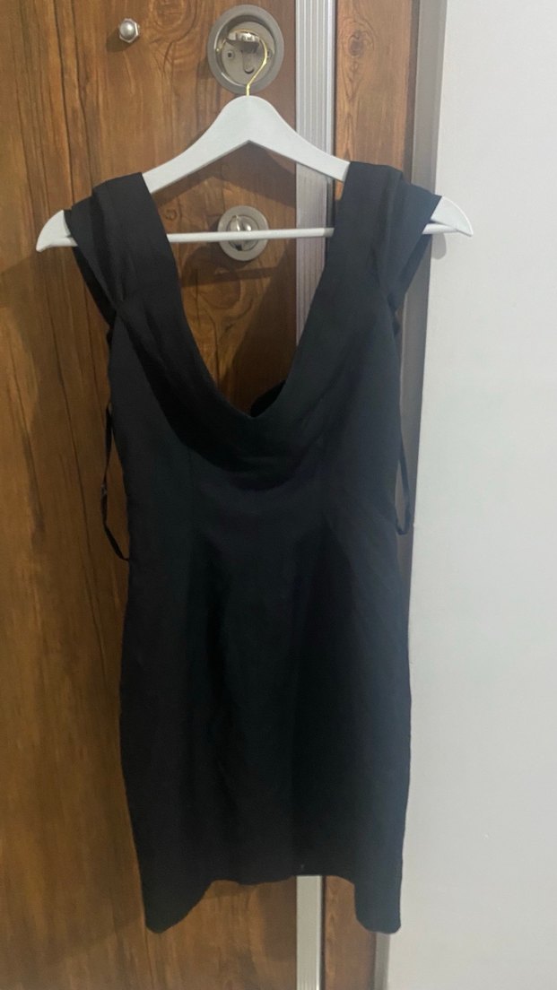 Siyah V Yaka Drapeli Midi Elbise - Görsel 3