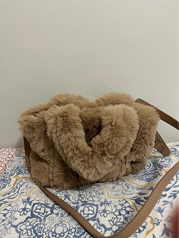 Stradivarius peluş çanta