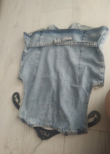 açık kot yelek mango model bel kemer detay - Görsel 2