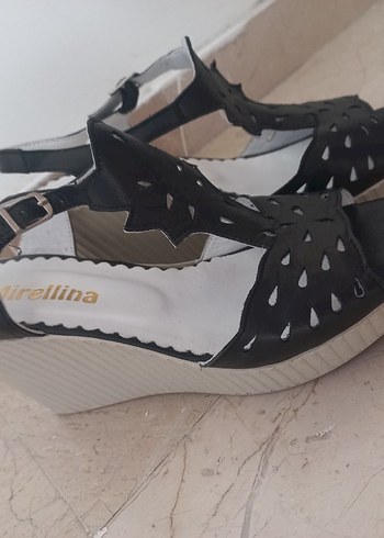 İrellina Siyah Dolgu Topuklu Kadın Sandalet