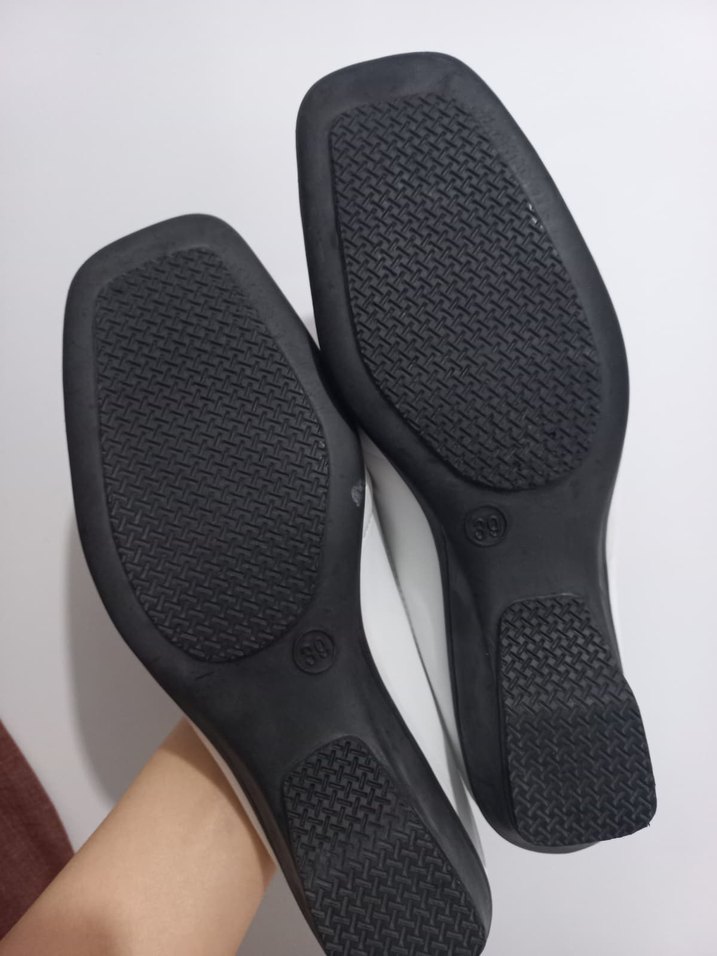 Beyaz Nakışlı Dolgu Topuklu Kadın Terlik - Görsel 3