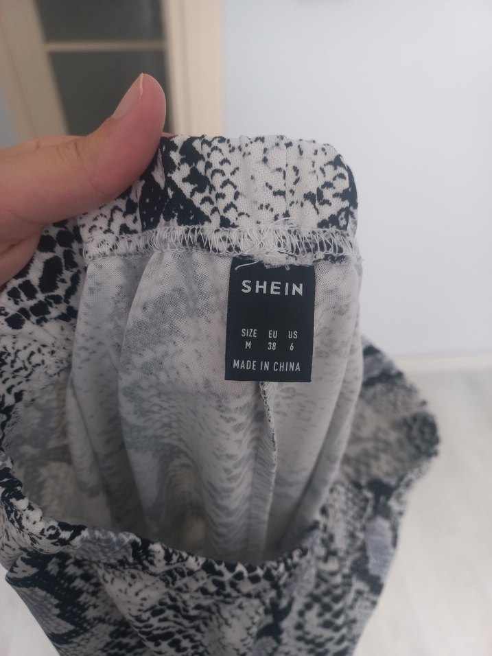 Kadın Gri Yılan Desenli Pileli İspanyol Paça Pantolon - Görsel 4