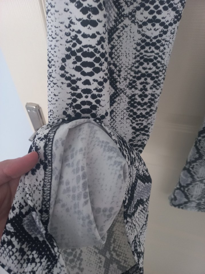 Kadın Gri Yılan Desenli Pileli İspanyol Paça Pantolon - Görsel 3