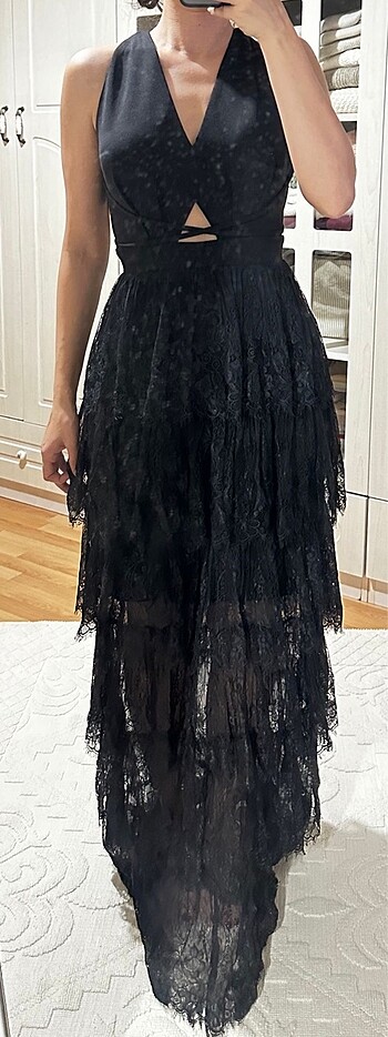 Siyah dantelli elbise