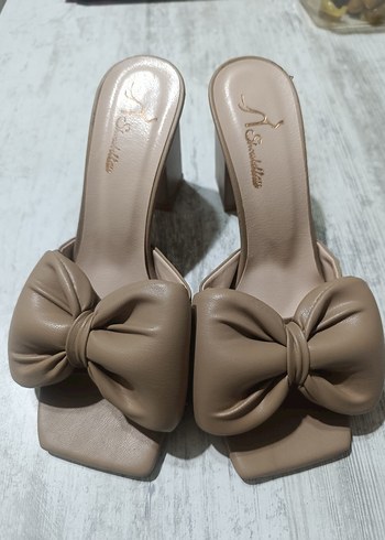 Bej Fiyonklu Kadın Topuklu Terlik - Görsel 2