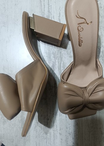 Bej Fiyonklu Kadın Topuklu Terlik - Görsel 3