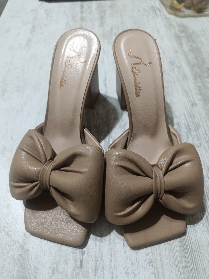 Bej Fiyonklu Kadın Topuklu Terlik - Görsel 2