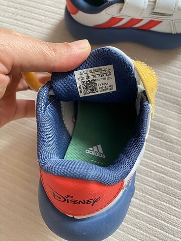 23 Beden Adidas çocuk ayakkabısı