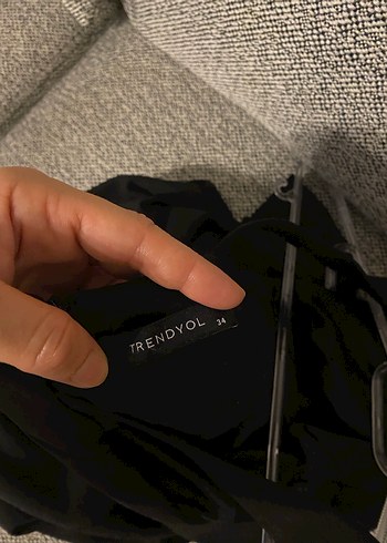 Siyah askılı tek omzu ince askılı mini gece elbisesi - Görsel 5