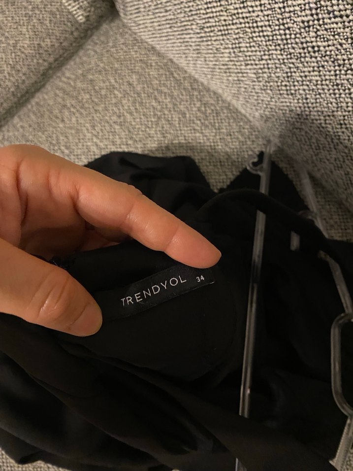 Siyah askılı tek omzu ince askılı mini gece elbisesi - Görsel 5