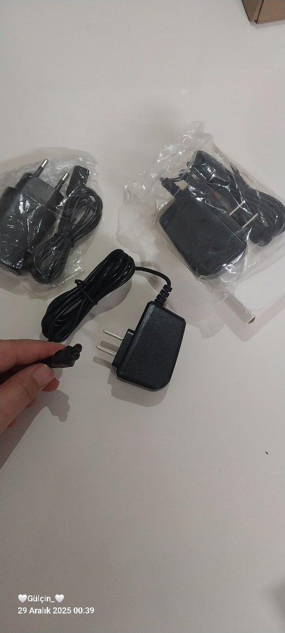 Siyah Telefon Şarj Adaptörü - Görsel 2