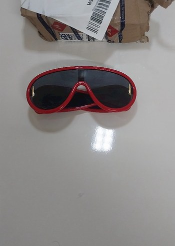 Parlak Kırmızı Tokalı Retro Kadın Güneş Gözlüğü - Görsel 2