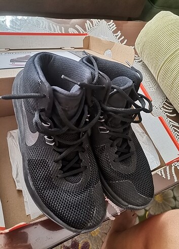 40 Beden siyah Renk orijinal nike basketbol ayakkabısı 