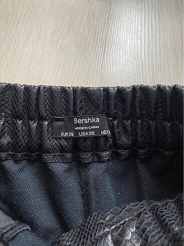 xs Beden Bershka deri mini etek