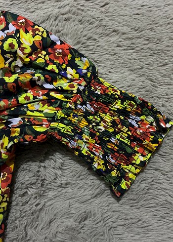 Pull and Bear Çiçek Desenli Renkli Mini Bluz