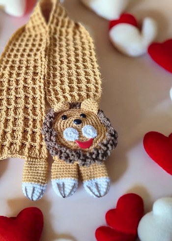 Aslan Figürlü El Örgüsü Çocuk Atkısı - Görsel 3