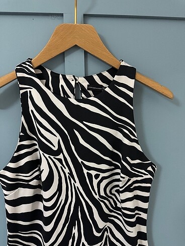 s Beden Zebra desenli elbise