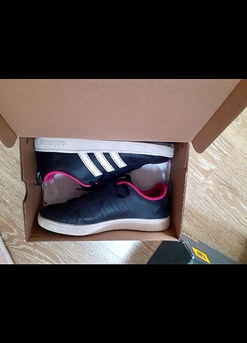 39 Beden siyah Renk Adidas sneaker
