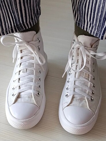beyaz converse
