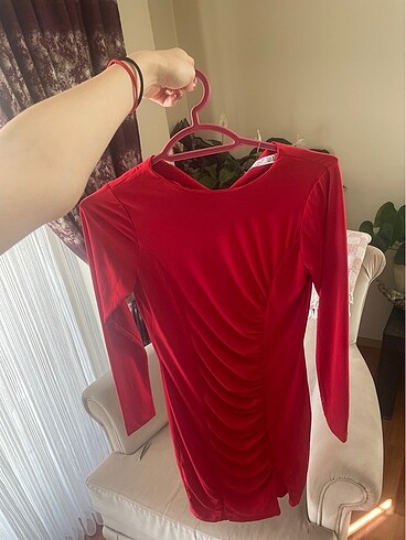 Kırmızı elbise - Görsel 2