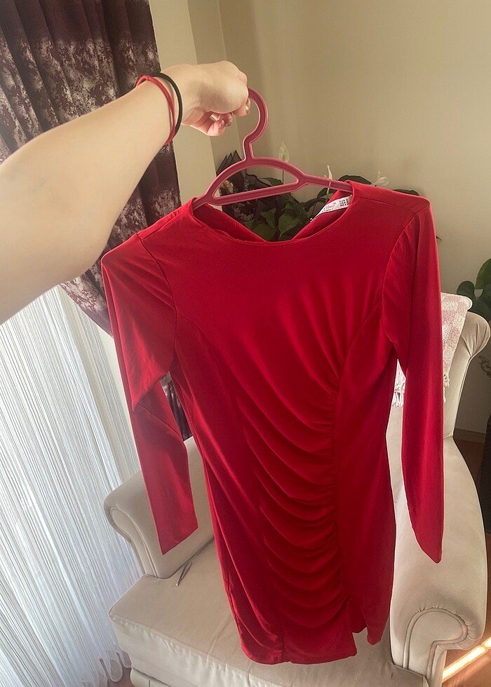 Kırmızı elbise - Görsel 2