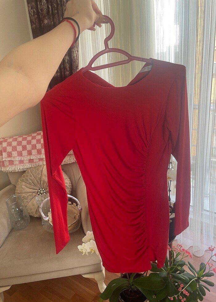 Kırmızı elbise - Görsel 4