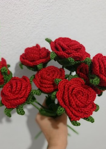El Yapımı Kırmızı Örgü Güller - Görsel 3