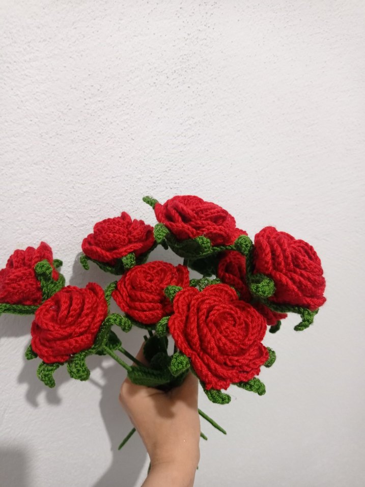 El Yapımı Kırmızı Örgü Güller - Görsel 4