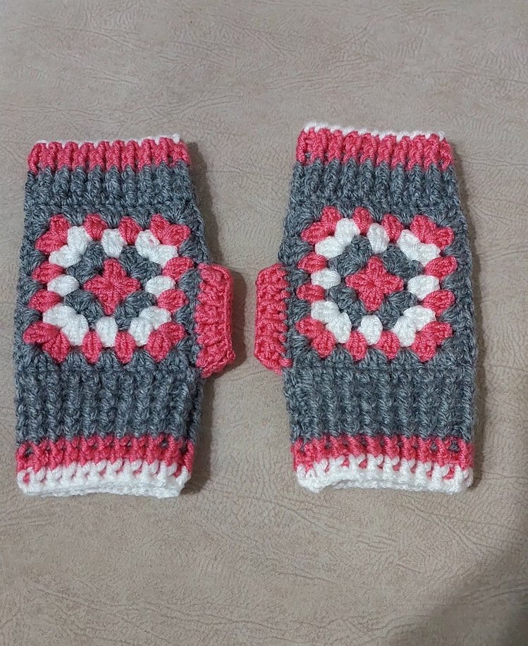 Renkli Örgü Parmaksız Kadın Eldiveni - Görsel 2