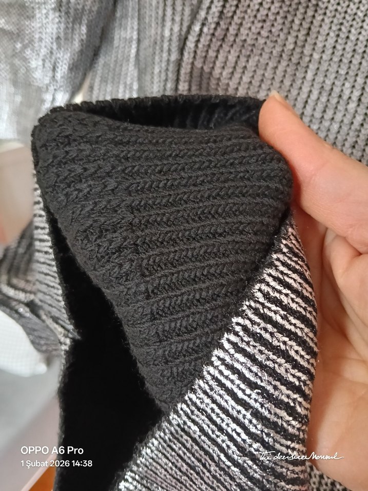 Gümüş renk V Yaka Uzun Örgü Kadın Kazak - Görsel 3