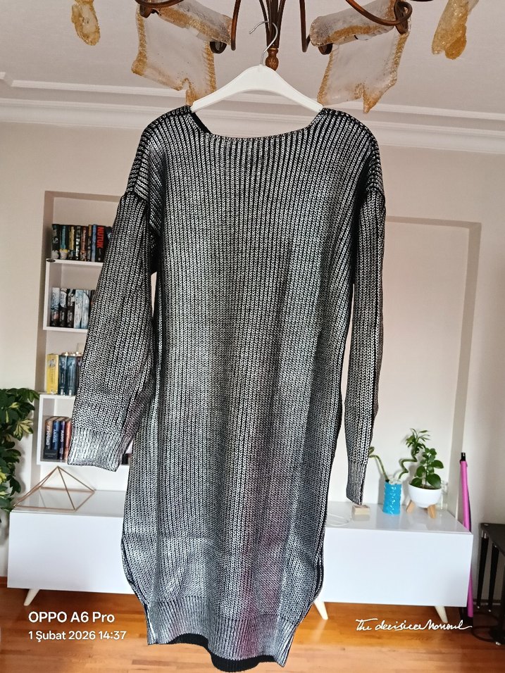 Gümüş renk V Yaka Uzun Örgü Kadın Kazak - Görsel 2