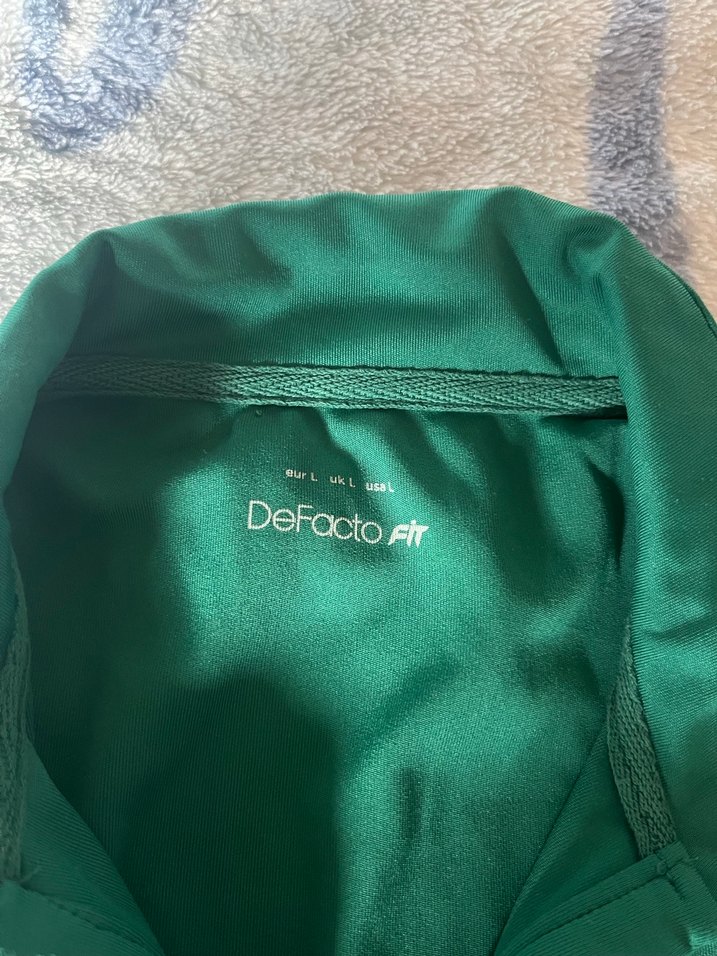 V Yaka Yeşil Crop Top - Görsel 3