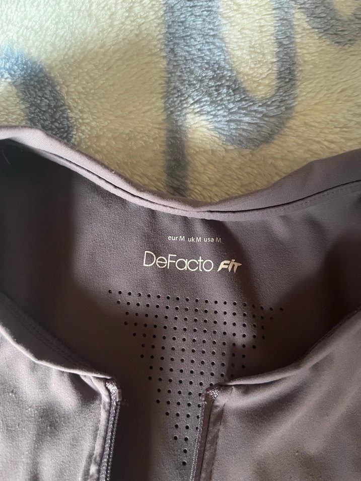 Kadın Mor Crop Top, Yüksek Yaka, Kolsuz - Görsel 3