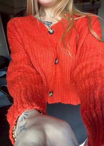 Kırmızı Düğmeli Örgü Salaş hırka - Görsel 3