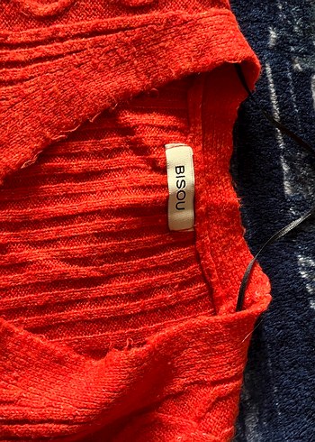 Kırmızı Düğmeli Örgü Salaş hırka - Görsel 5