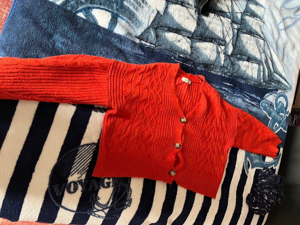 Kırmızı Düğmeli Örgü Salaş hırka - Görsel 4