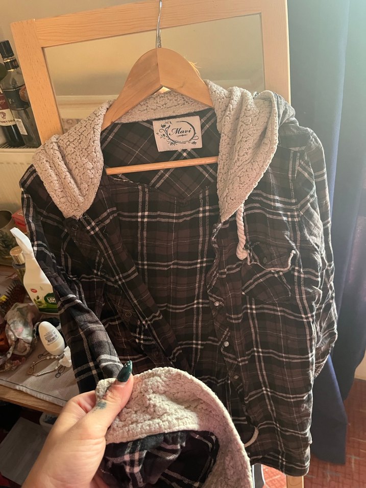 Kapüşonlu Düğmeli Gri Kadın gömlek - Görsel 4